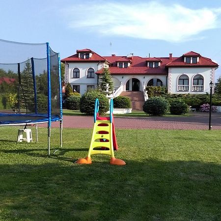 Pod Lwami Hotel Blonie Bagian luar foto