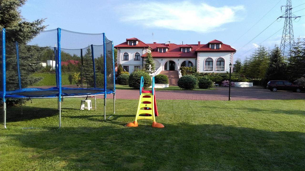 Pod Lwami Hotel Blonie Bagian luar foto